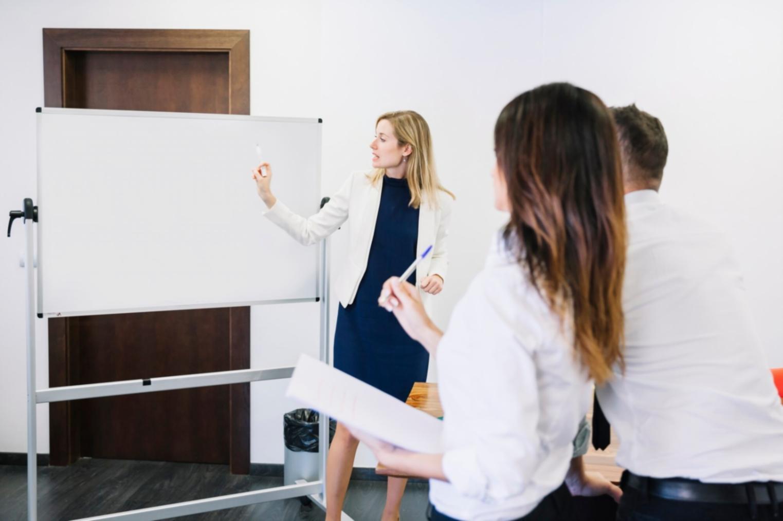 baselioneum Team bei einer kollaborativen Arbeitssitzung